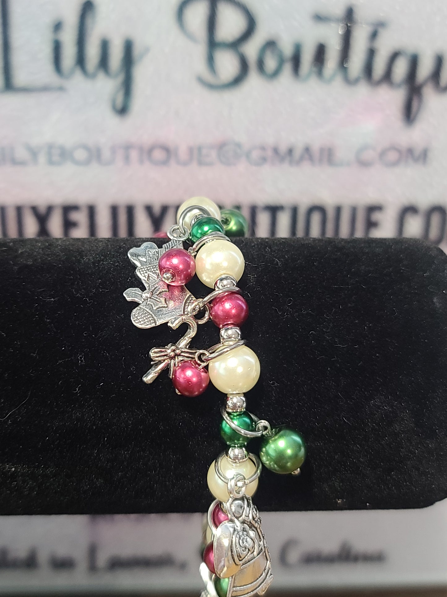 Christmas Themed Red, Green and White Glass Faux Pearl Stretch Charm Bracelet